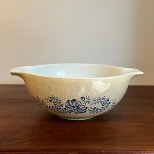 Pyrex Homestead Bowl 443 with Cinderella Handles
